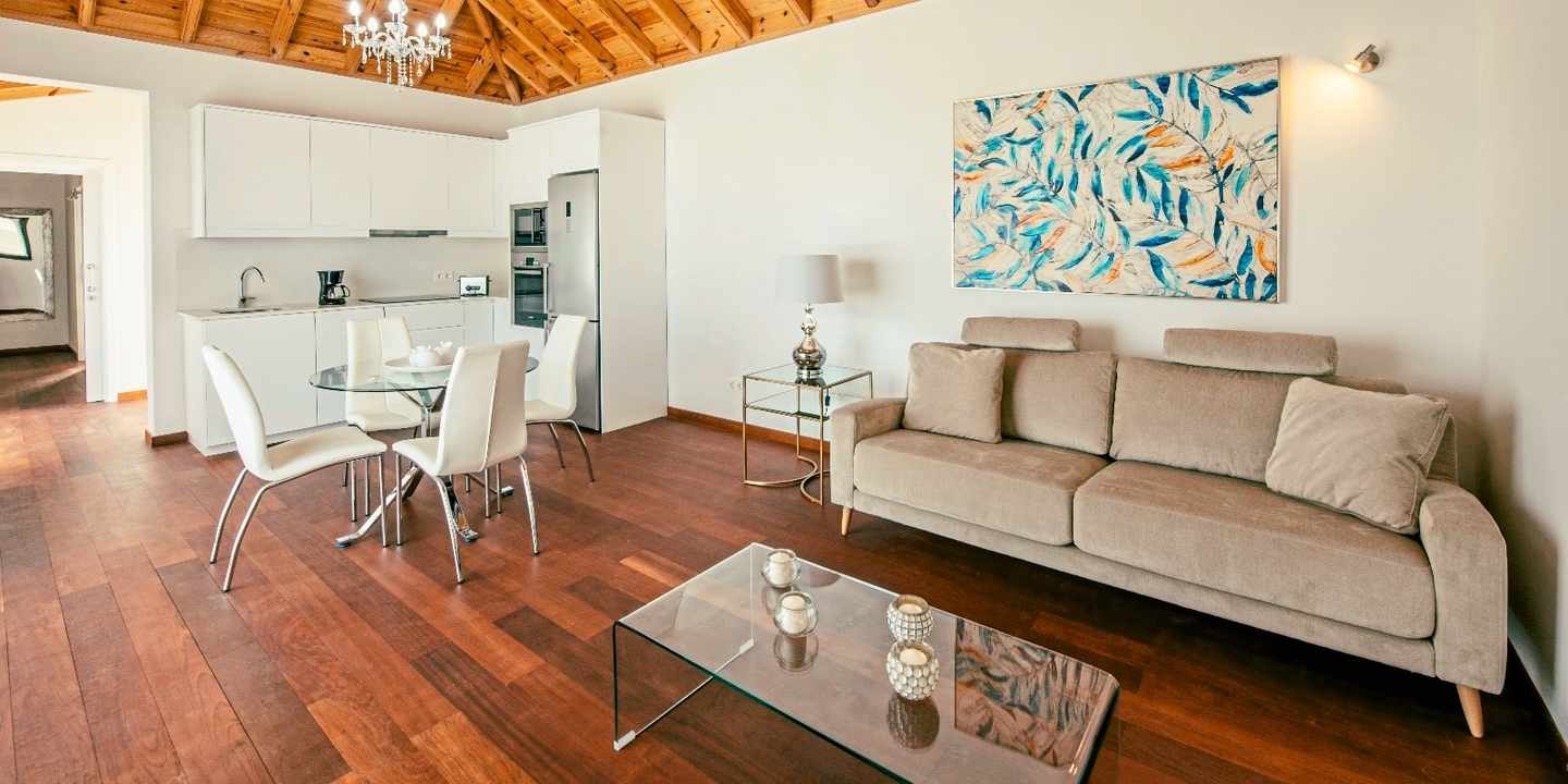 blt101d7ff256522ee1-spanien_kanaren_la_palma_Villas_Taburiente_kueche_DER1480354.jpg Schönste Kanaren-Hotels: Blick auf die Küche im Villas Taburiente