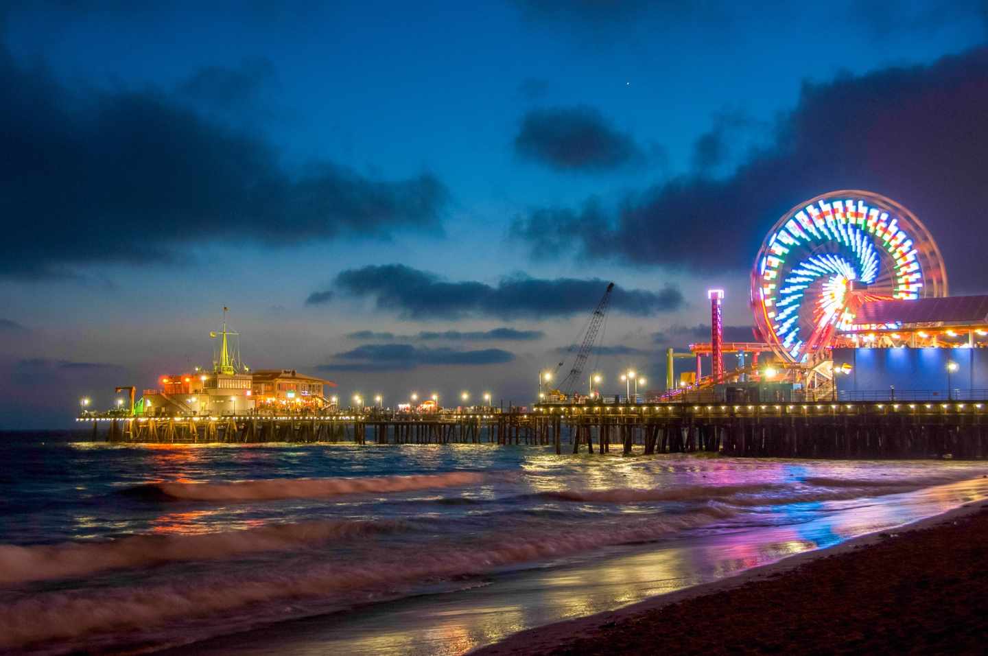 usa-los-angeles-santa-monica-pier-t-637218142.jpg