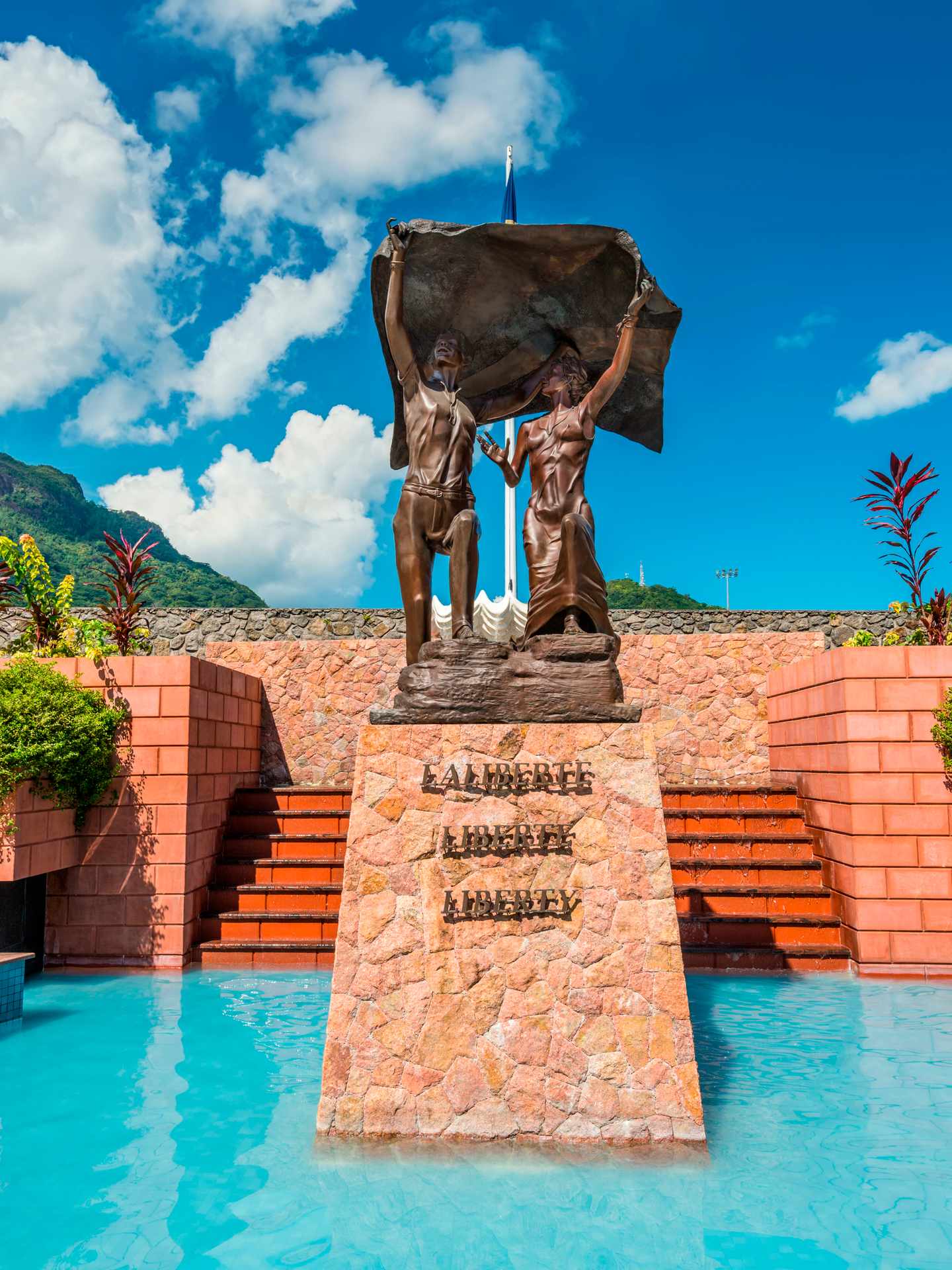 blt7b6c7f7be65c3e64-Seychellen-Mahe-Victoria-Liberty-Monument-von-Tom-Bowers-smint-271993_mauritiusimages.jpg Seychellen: Das Liberty Monument in Victoria
