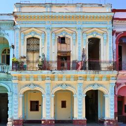 kuba-havanna-bunte-haeuserfassade-g-1276636295.jpeg