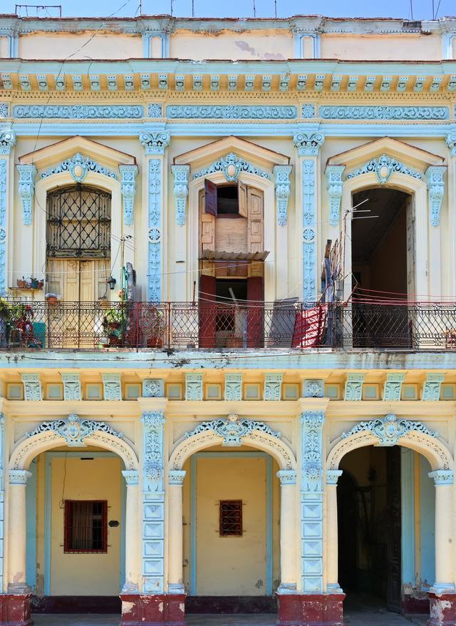 kuba-havanna-bunte-haeuserfassade-g-1276636295.jpeg