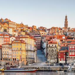 portugal-porto-ribeira-altstadt-douro-ufer-haeuser-unesco-g-crop-485674546.jpeg