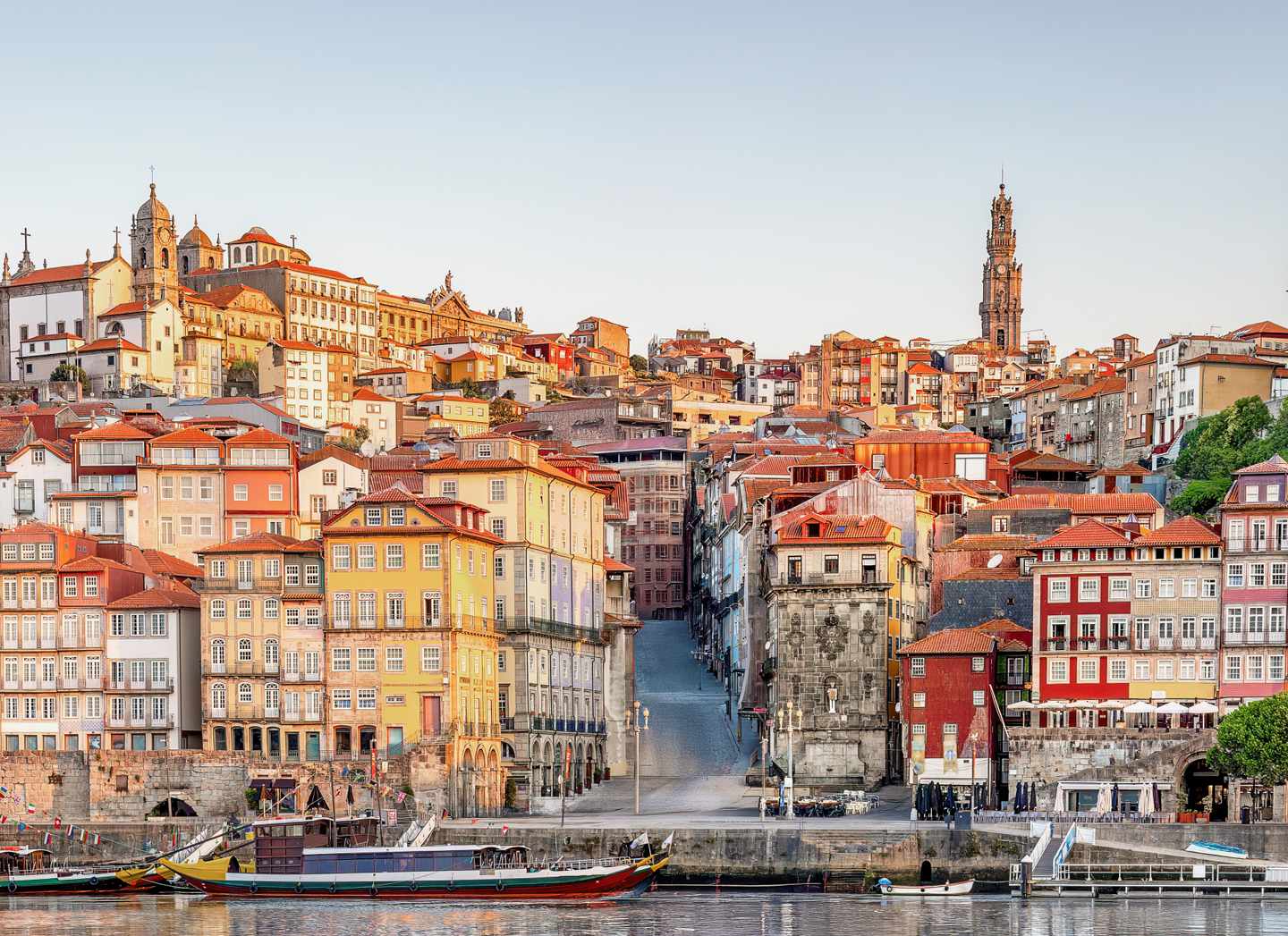 portugal-porto-ribeira-altstadt-douro-ufer-haeuser-unesco-g-crop-485674546.jpeg