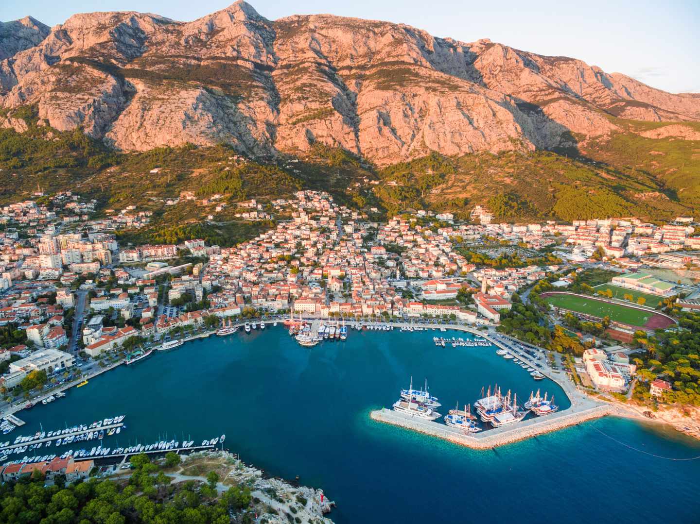 kroatien-dalmatien-makarska-luftbild-klein-g-858184776.jpg