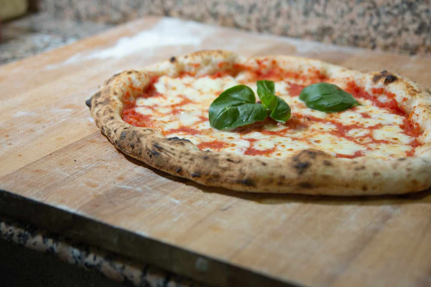 italien-kampanien-neapel-klassiche-pizza-g-1141010120.jpg