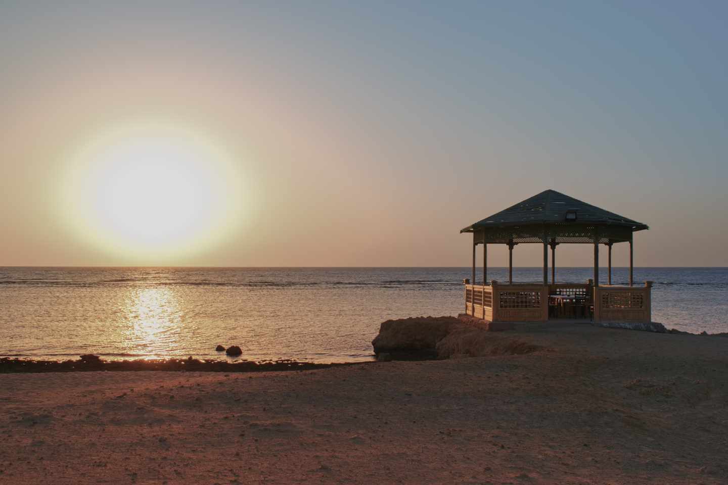 aegypten-marsa-alam-strand-sonnenuntergang-g-1410087182.jpg