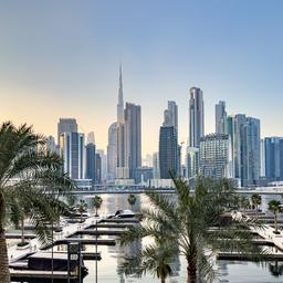 vereinigte-arabische-emirate-dubai-skyline-business-bay-g-2044642131.jpg