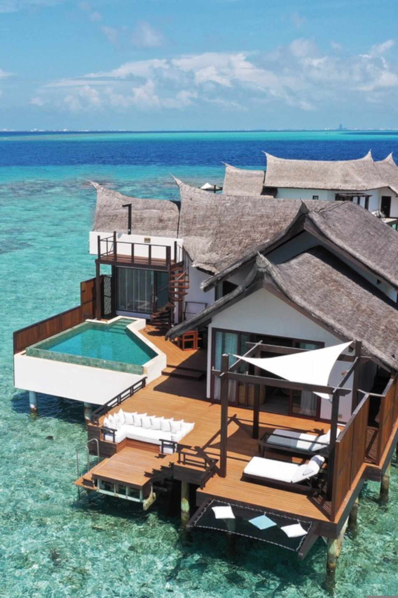 blte3b727f0aa8ecf3f-malediven-ozen-reserve-bolifushi-wasser-bungalow-DER_MLE10011-IO_S22_25.jpg Übernachten im OZEN Reserve Bolifushi