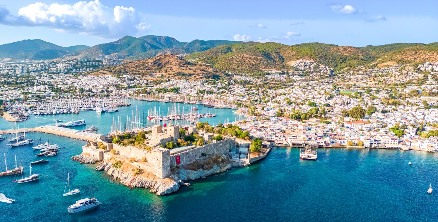 tuerkei-bodrum-stadt-vogelperspektive-g-2005796987.jpg