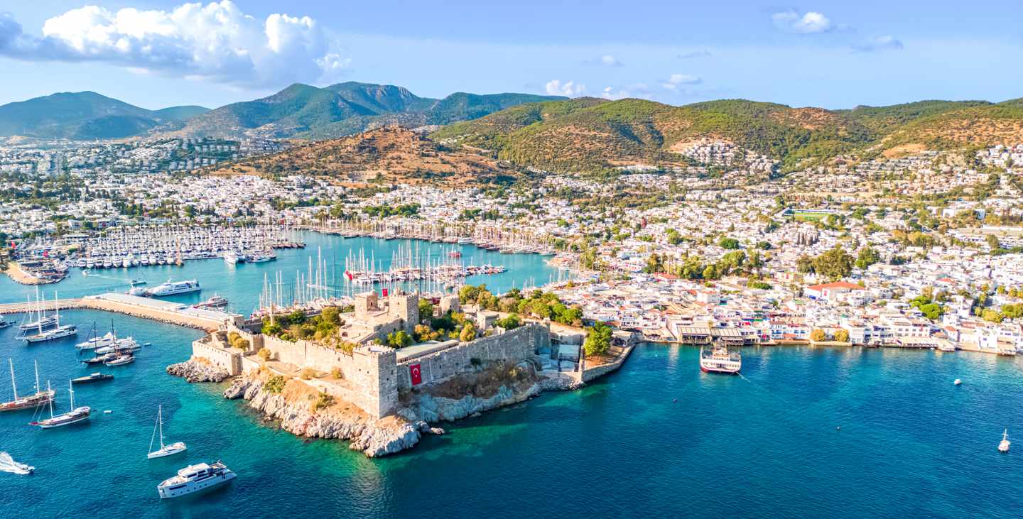 tuerkei-bodrum-stadt-vogelperspektive-g-2005796987.jpg