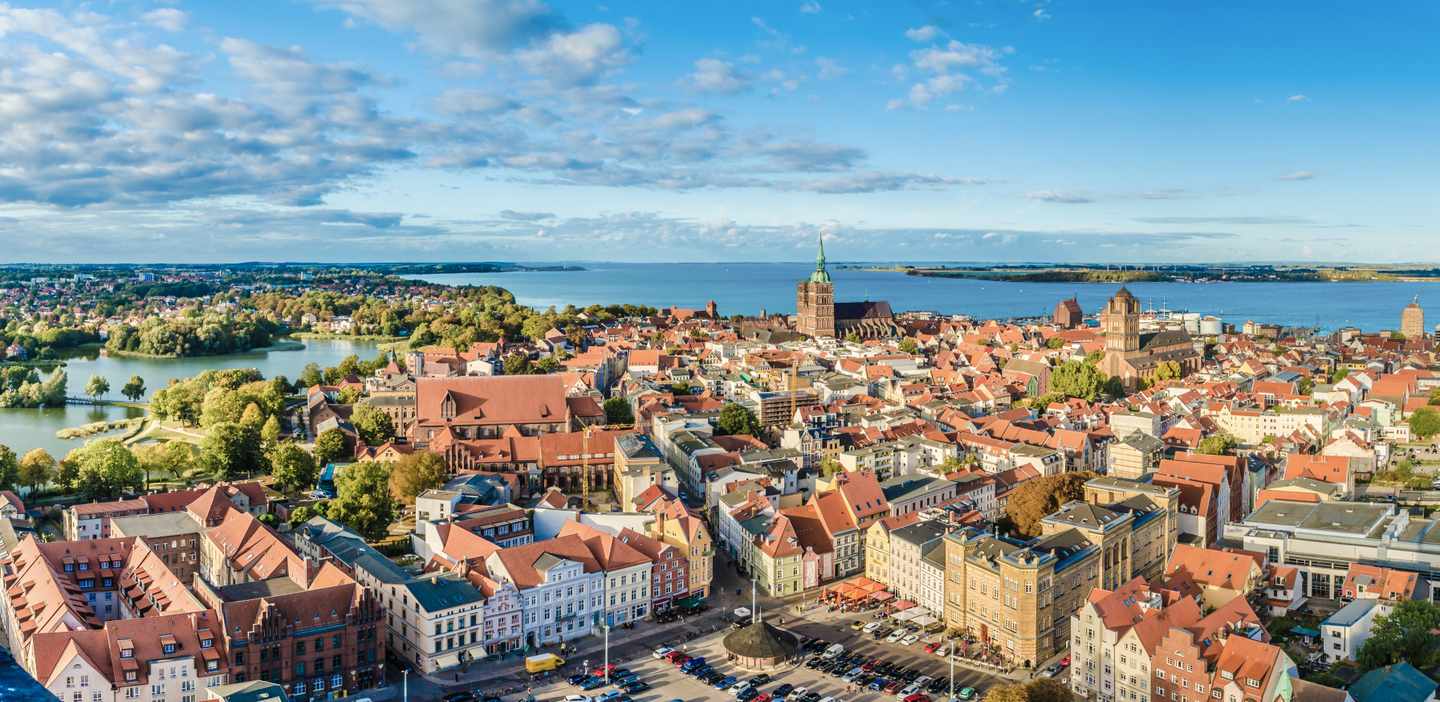 deutschland-stralsund-panorama-altstadt-hafen-ostsee-g-1320539892.jpg