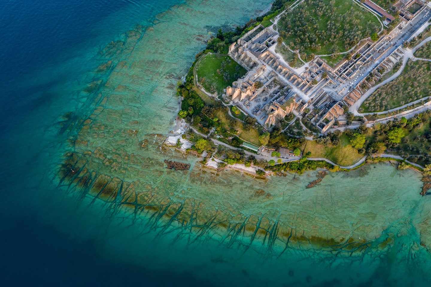 italien-gardasee-sirimone-luftaufnahme-jamaica-beach-g-1210318557.jpg