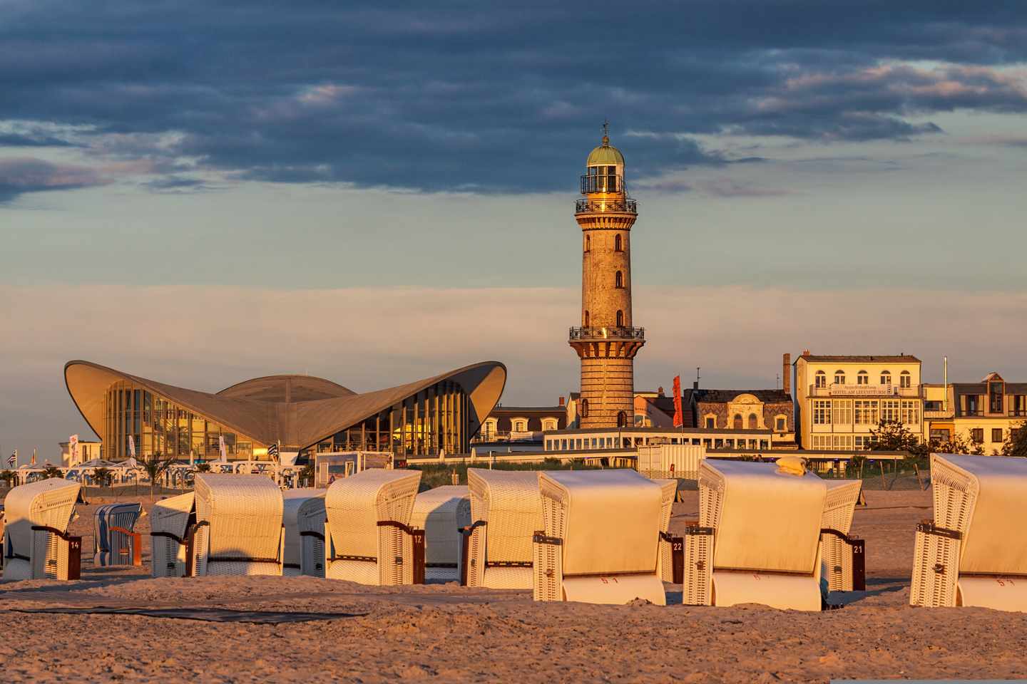 ostsee-rostock-warnemünde-strandkörbe-klein-g-505303407.jpg