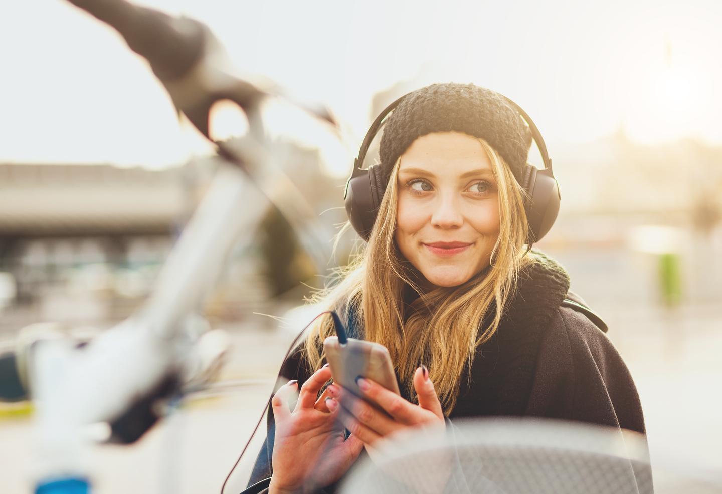 blt69908c184e5c3e86-reisetrends-reisesoundtrack-frau-mit-headphones-g-497547972.jpg reisetrends-reisesoundtrack-frau-mit-headphones-g-497547972.jpg