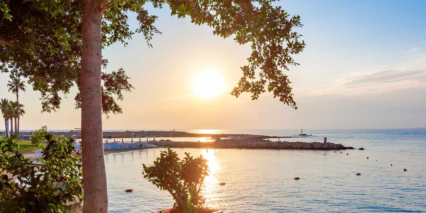 tuerkei-familienurlaub-sommersonnenuntergang-an-der-seitenpromenade-suedtuerkei-g-1368265431.jpg