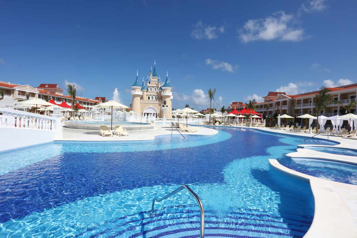 blt027c4b9d2b7b7416-bahia-50_LBPFAN_RDO_POOL_CASTEL_023.jpg Bahia Principe Explore Kids Poollandschaft