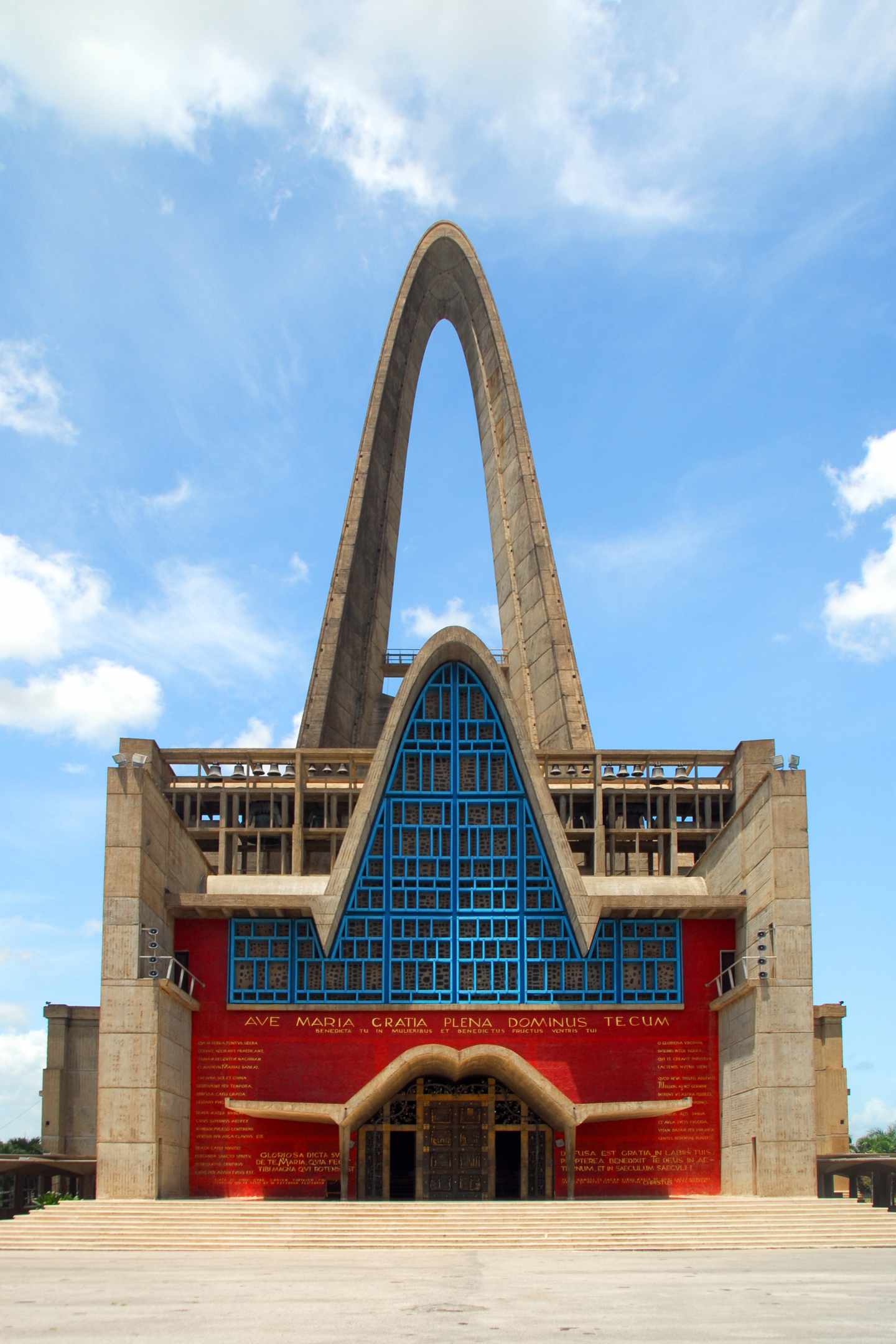 GettyImages-514994287.jpg Blick auf die Altagracia Basilika in Higüey, Dominikanische Republik.