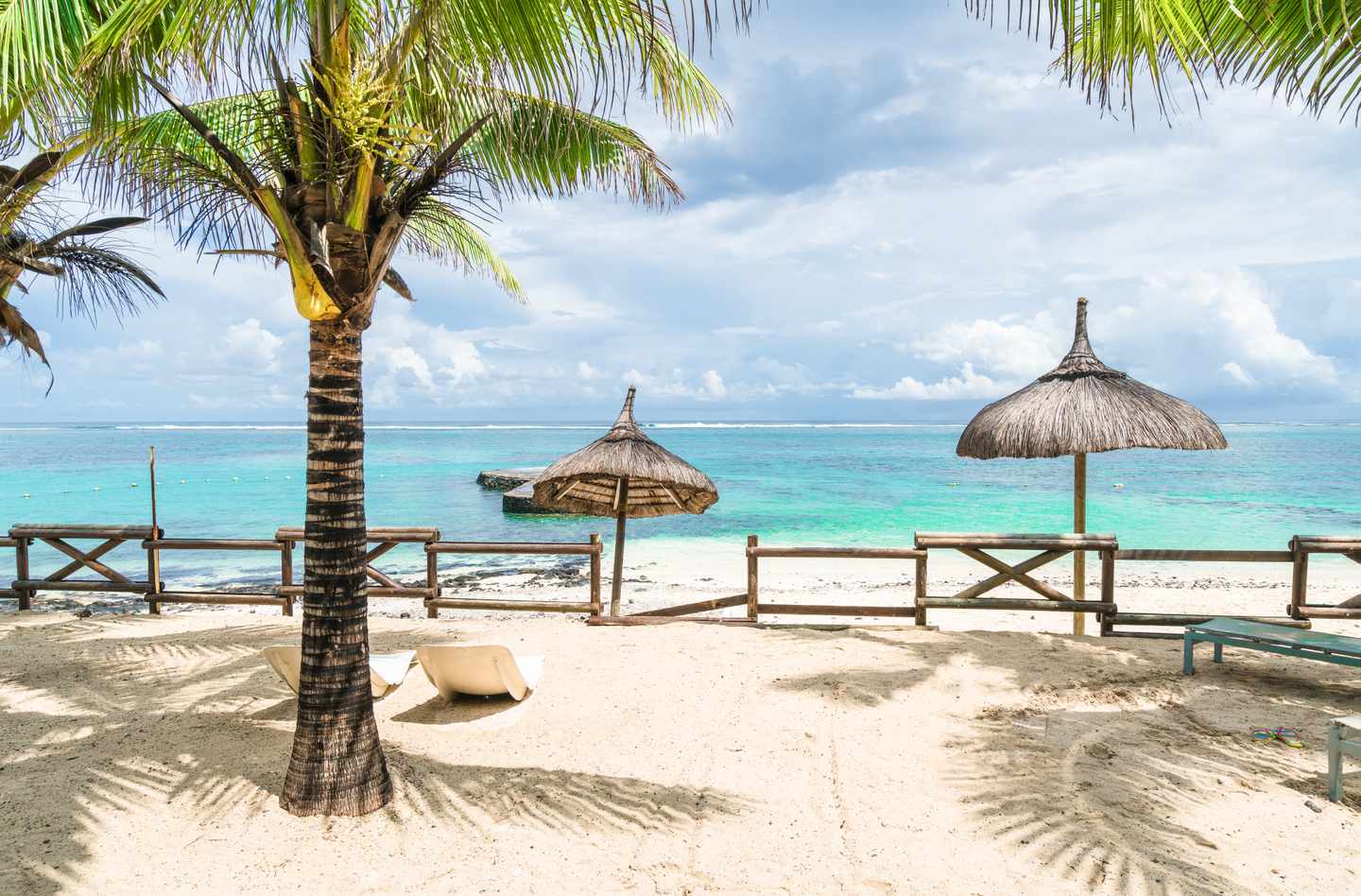 mauritius-blue-bay-beach-g-1135275598.jpg
