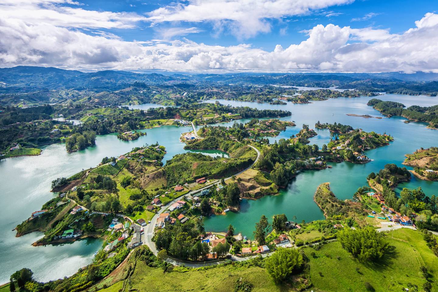 blt9b44286e4bbe392a-kolumbien-guatape-panorama-klein-g-881736772.jpg kolumbien-guatape-panorama-klein-g-881736772.jpg