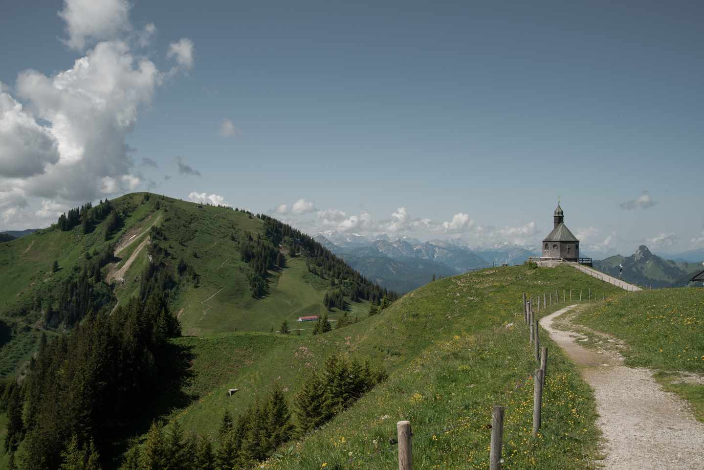 deutschland-bayern-tegernsee-wallberg-kapelle-g-967685752.jpg