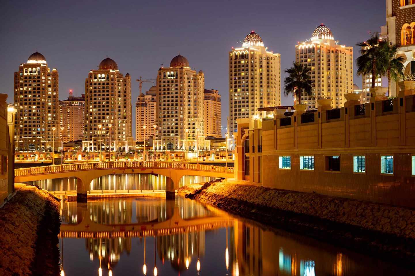 katar-doha-pearl-qatar-gebietsgebaeude-g-1209665574.jpg