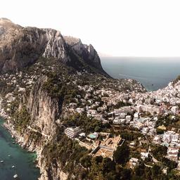 italien-kampanien-capri-luftaufnahme-g-1069499762.jpg