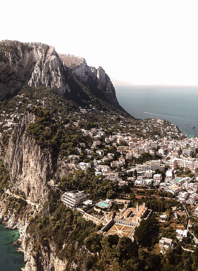 Capri Urlaub italien-kampanien-capri-luftaufnahme-g-1069499762.jpg