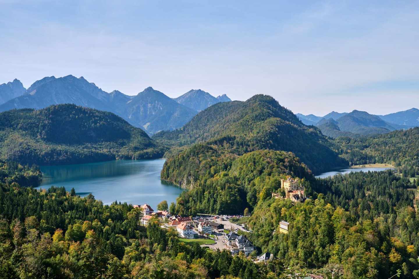 deutschland-bayern-alpen-schloss-hohenschwangau-g-1377171841.jpg