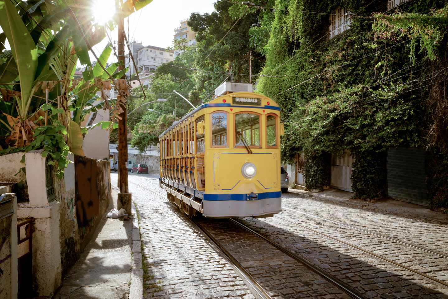 brasilien-rio-de-janeiro-santa-teresa-aelteste-bahn-g-906790906.jpg