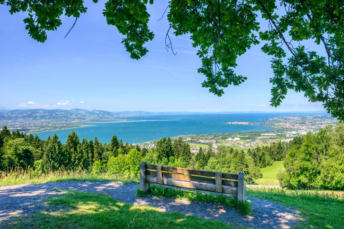 oesterreich-bodensee-bergdorf-eichenberg-sicht-ueber-see-g-934918560.jpg
