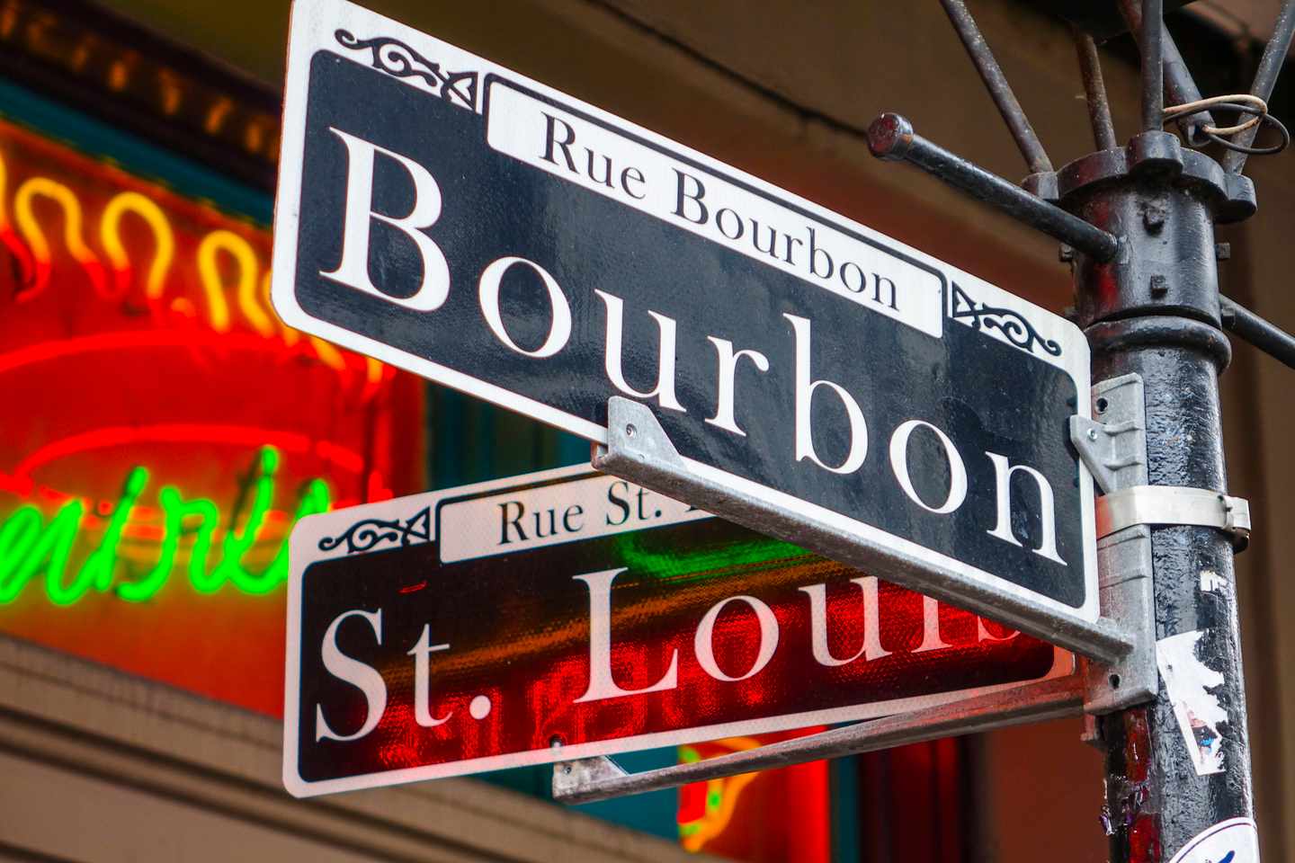 usa-louisiana-new-orleans-bourbon-t-594951396.jpg