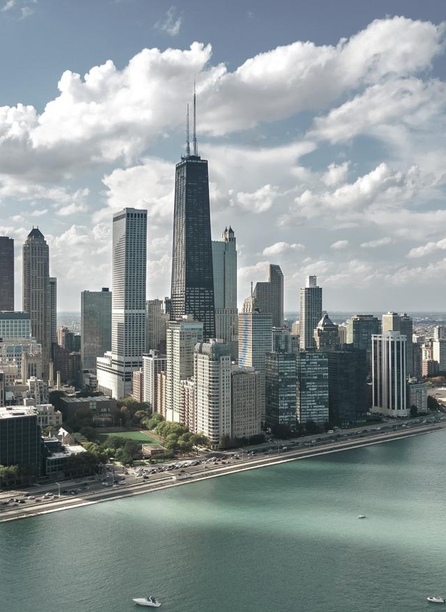 Chicago: Sehenswürdigkeiten und Tipps usa-illinois-chicago-skyline-luftufnahme-g-1141114423.jpg