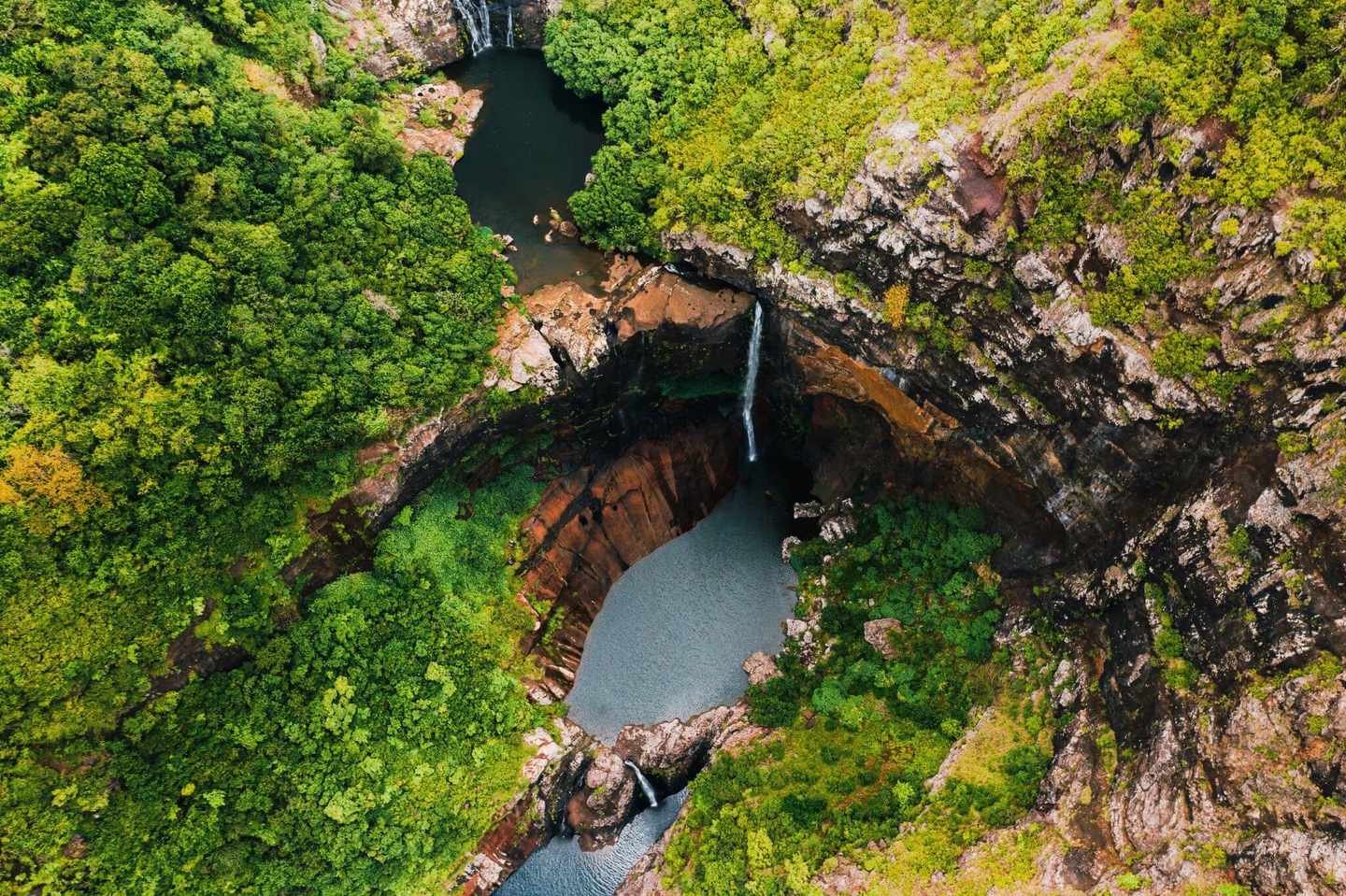mauritius-vs-malediven-attraktion-tamarin-wasserfall-g-1303138765.jpg