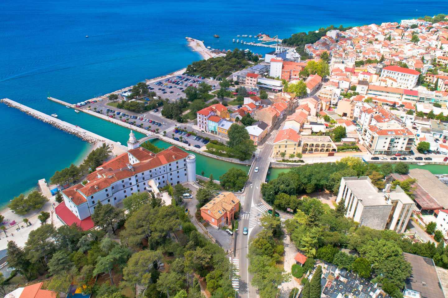 kroatien-kvarner-bucht-crikvenica-blick-von-oben-klein-g-1254641692.jpg