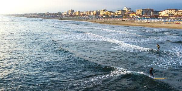 Viareggio_Strand_GettyImages-658660724.jpg