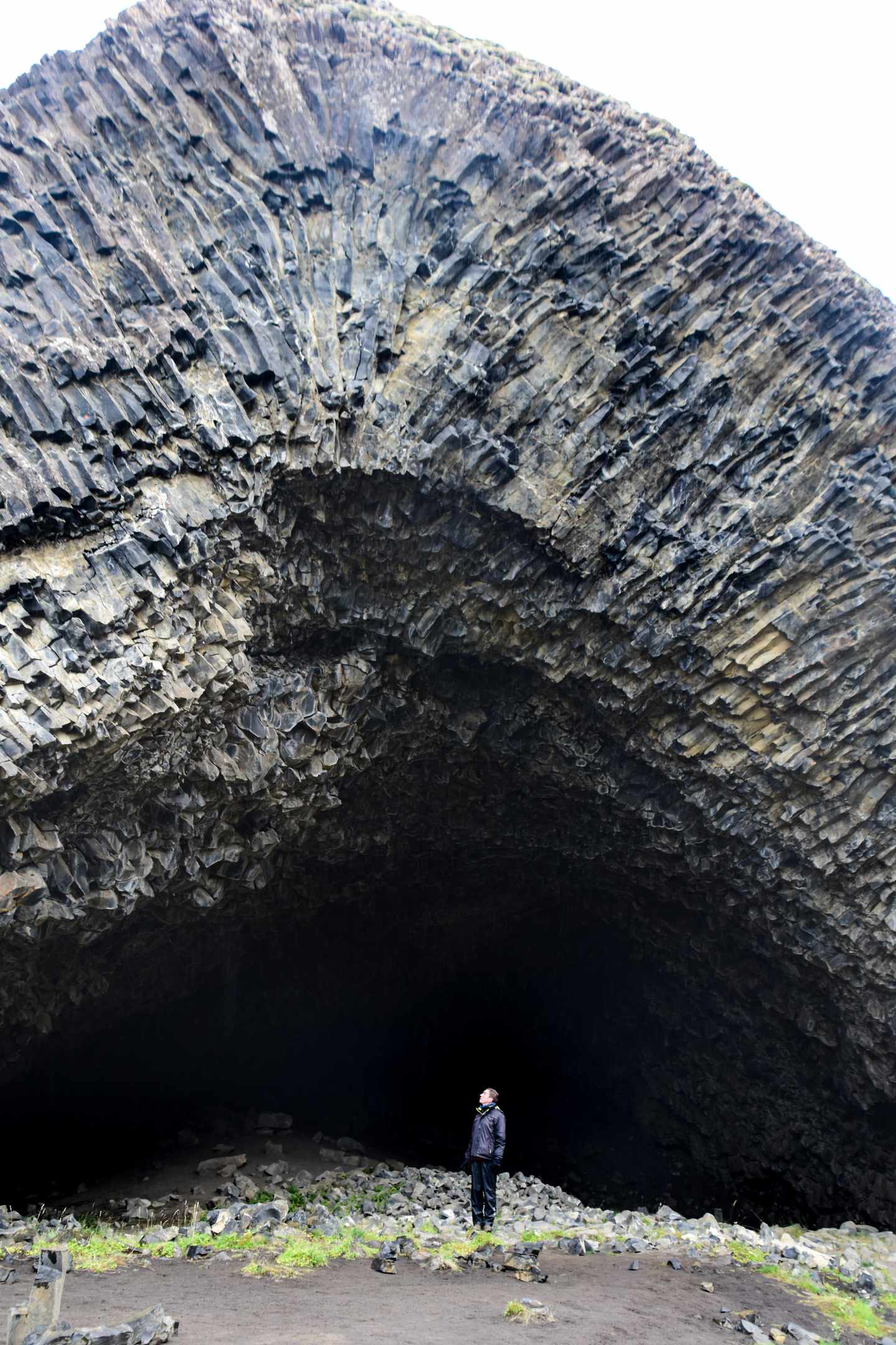 bltbf1b17fdcd386e69-island-vesturdalur-hljodaklettar-_ffnung-i-lena-herrmann.jpg Blick auf die Öffnung der Hljodaklettar
