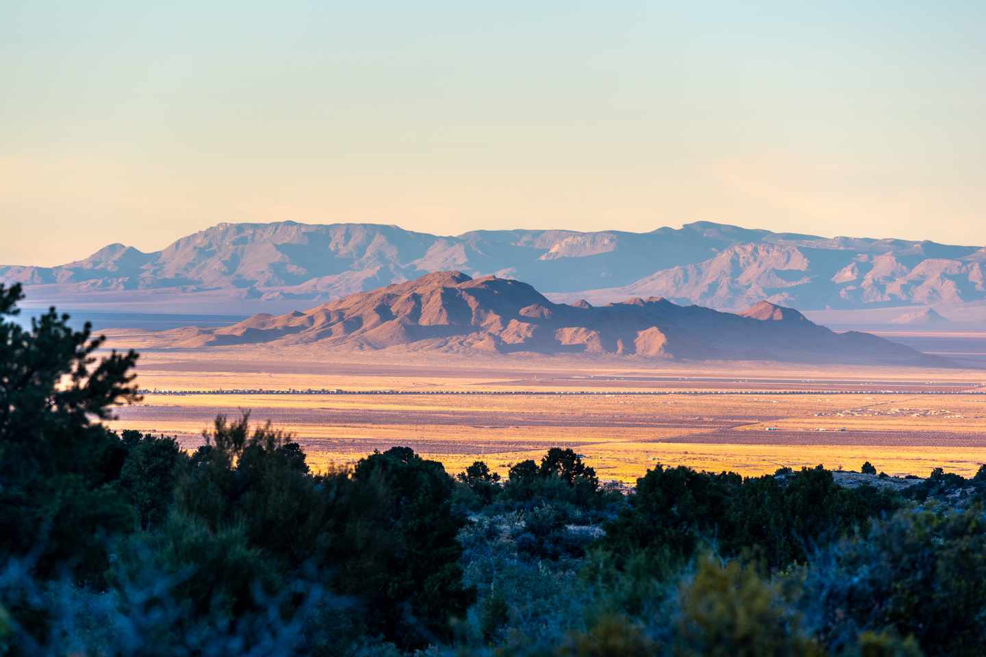 usa-arizona-kingman-zug-rollt-durch-desert-valley-g-1364305761.jpg