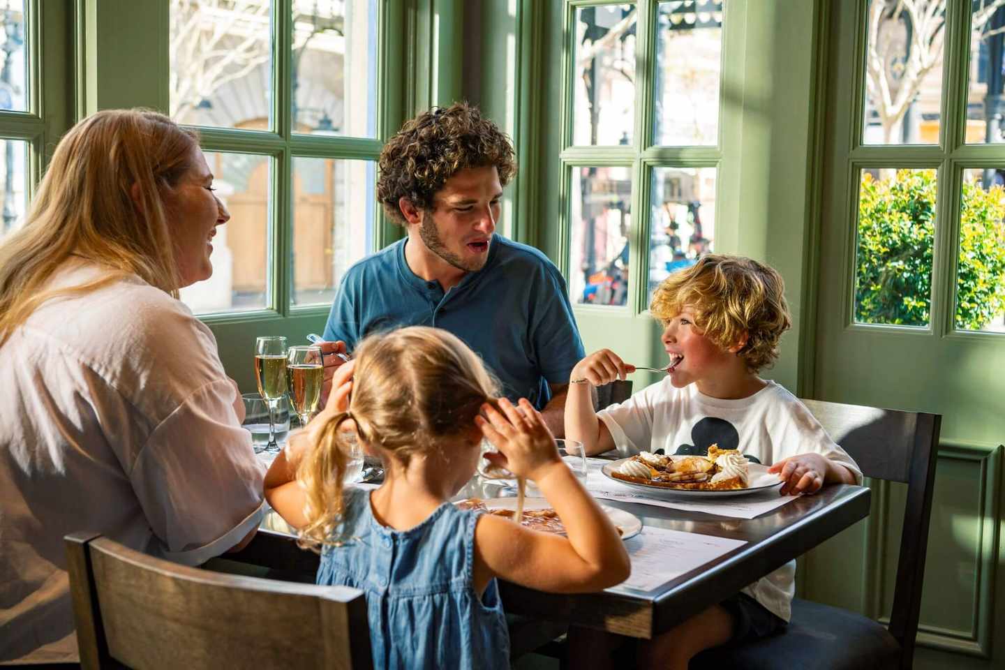 disney-world-resort-epcot-restaurant.jpg