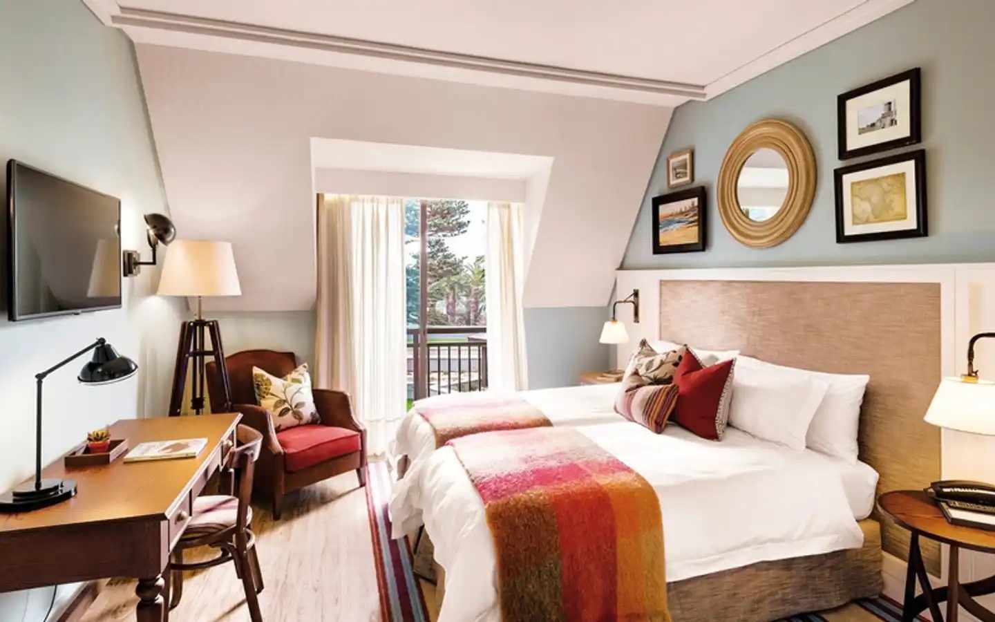 Wohnen mit Charme – stilvolles Zimmer im Strand Hotel in Swakopmund