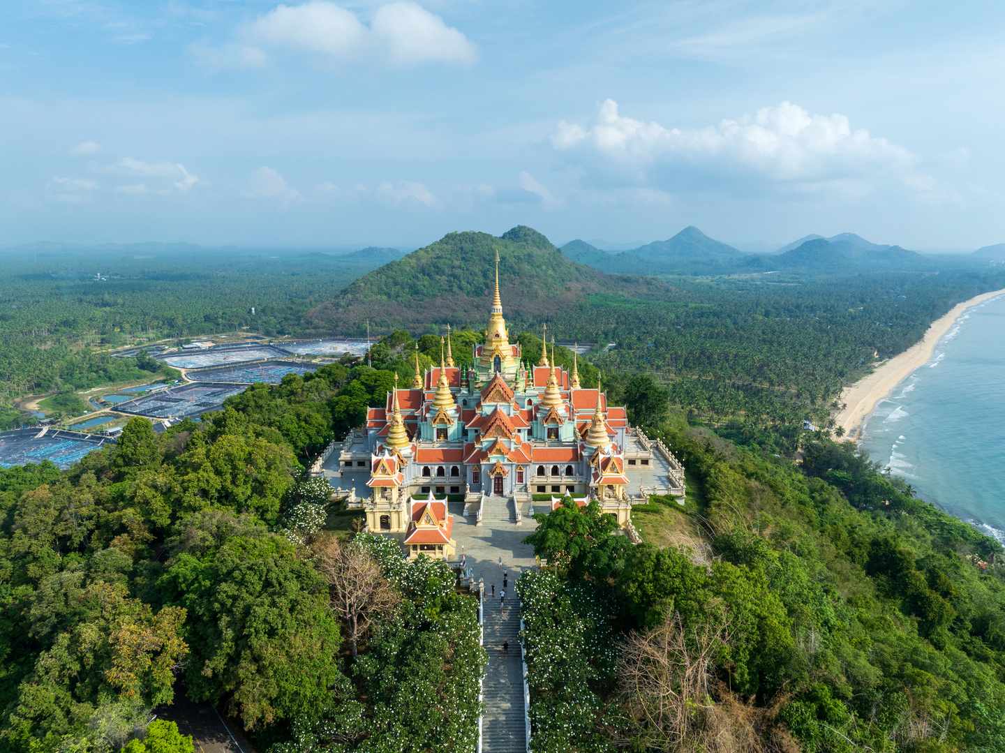Thailand-Ban_Krut-Phra_Mahathat_Chedi_Phakdee_Prakasat-g-2124968072.jpg