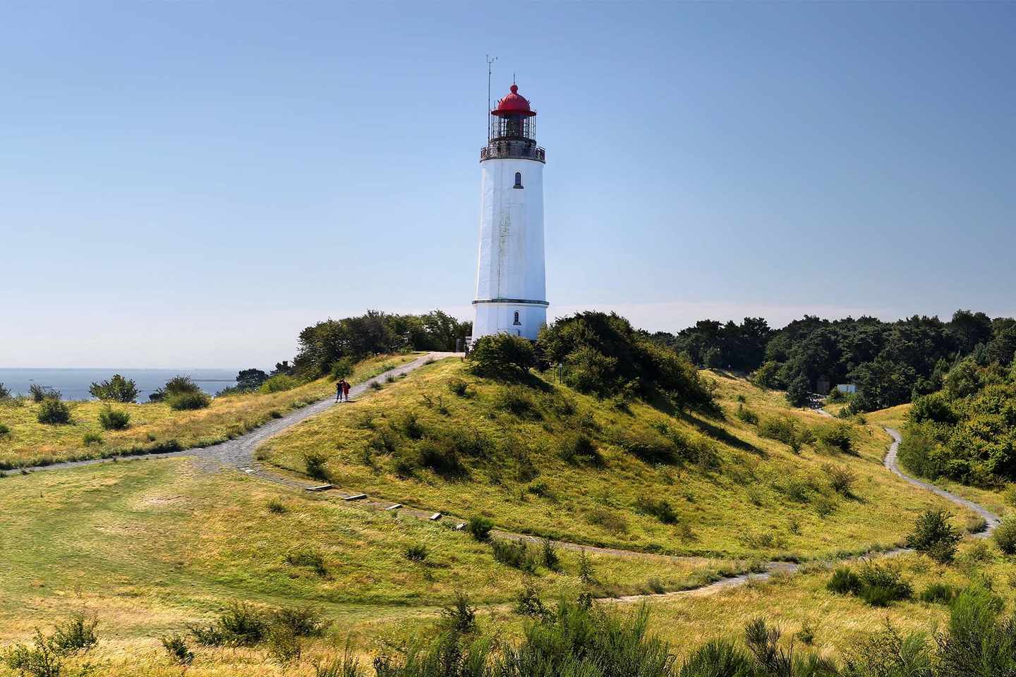 deutschland-ostsee-ruegen-leuchturm-in-der-natur-g-493118926.jpg