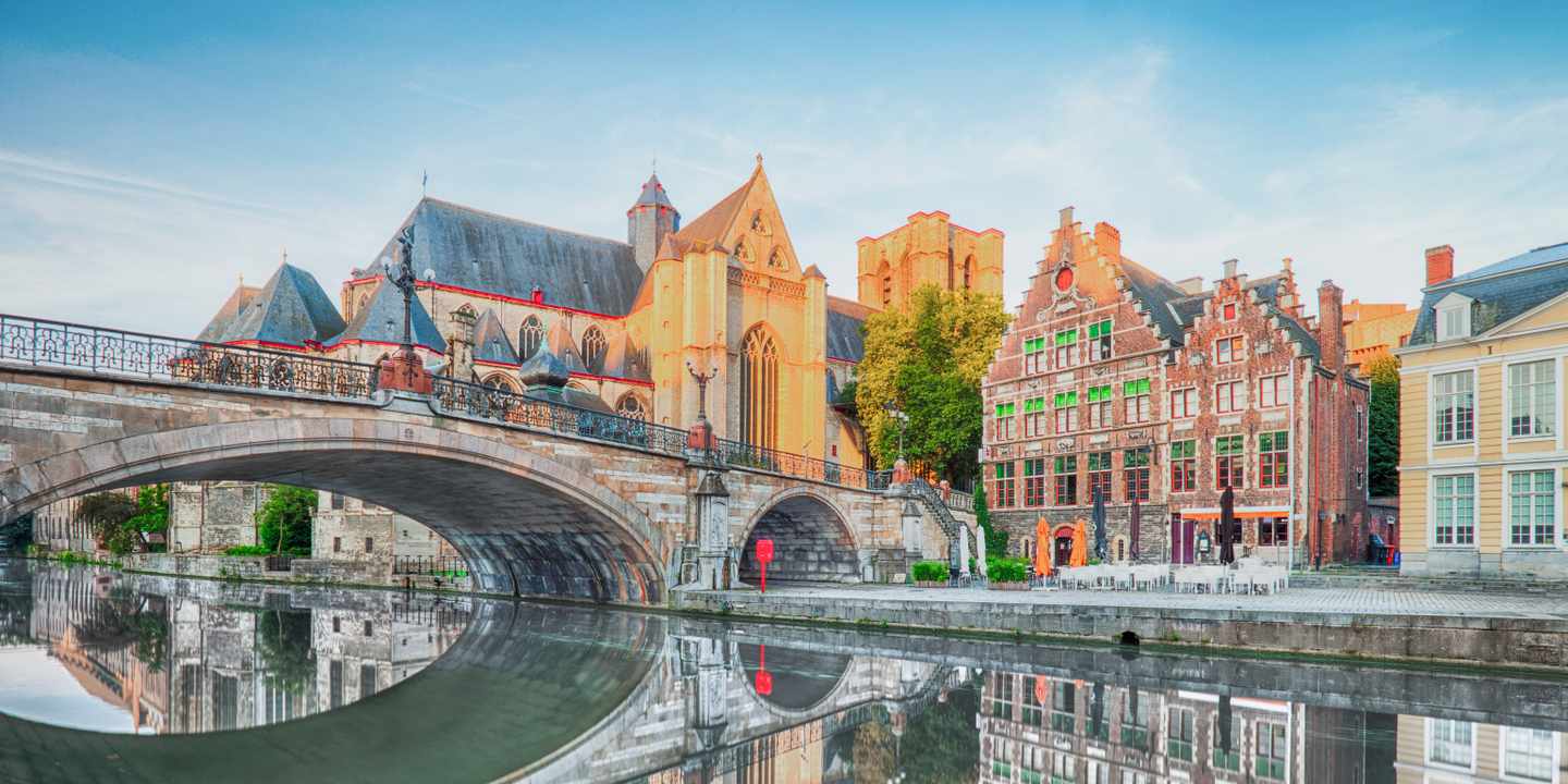 belgien-gent-bruecke-kanal-kathedrale-g-841123866.jpg