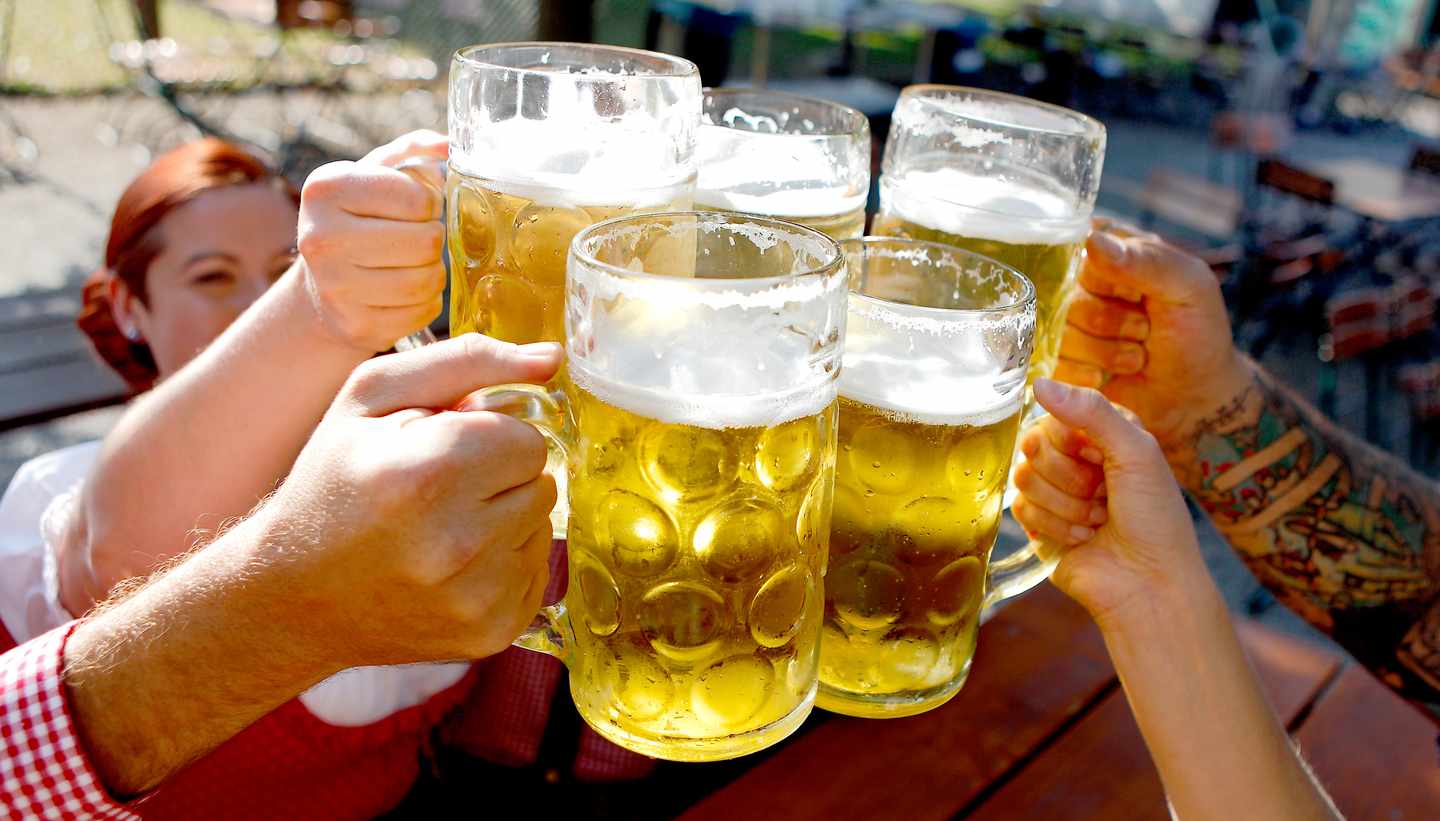 Oktoberfest-prost-g-518400603.jpg