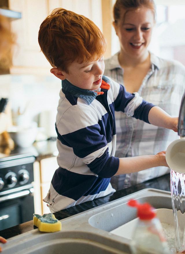Frühjahrsputz – die besten Hausmittel familie_hausputz_zuhause_Dertour_g-1092271420.jpg