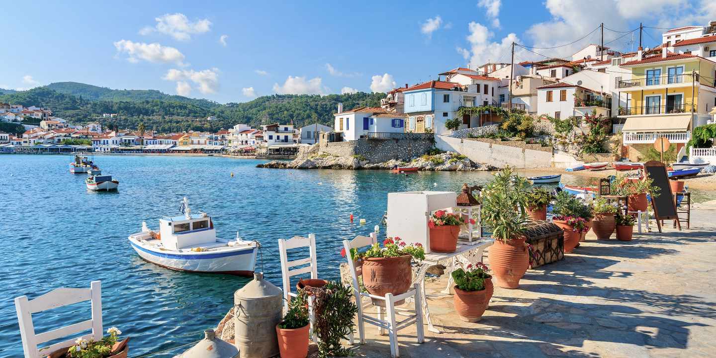 griechenland-samos-kokkari-bucht-idyllischer-hafen-g-652384724.jpeg