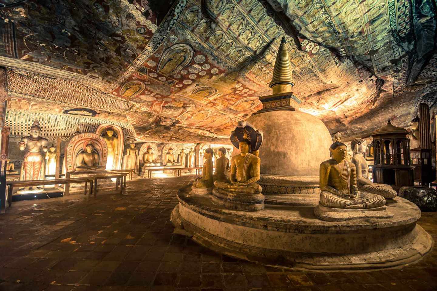 Sri-Lanka-Dambulla-Tempel-t-482873088.jpg