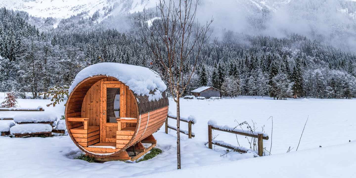 wellness-winter-sauna-berge-schneelandschaft-aussensauna-wellnessurlaub-g-637002178.jpg