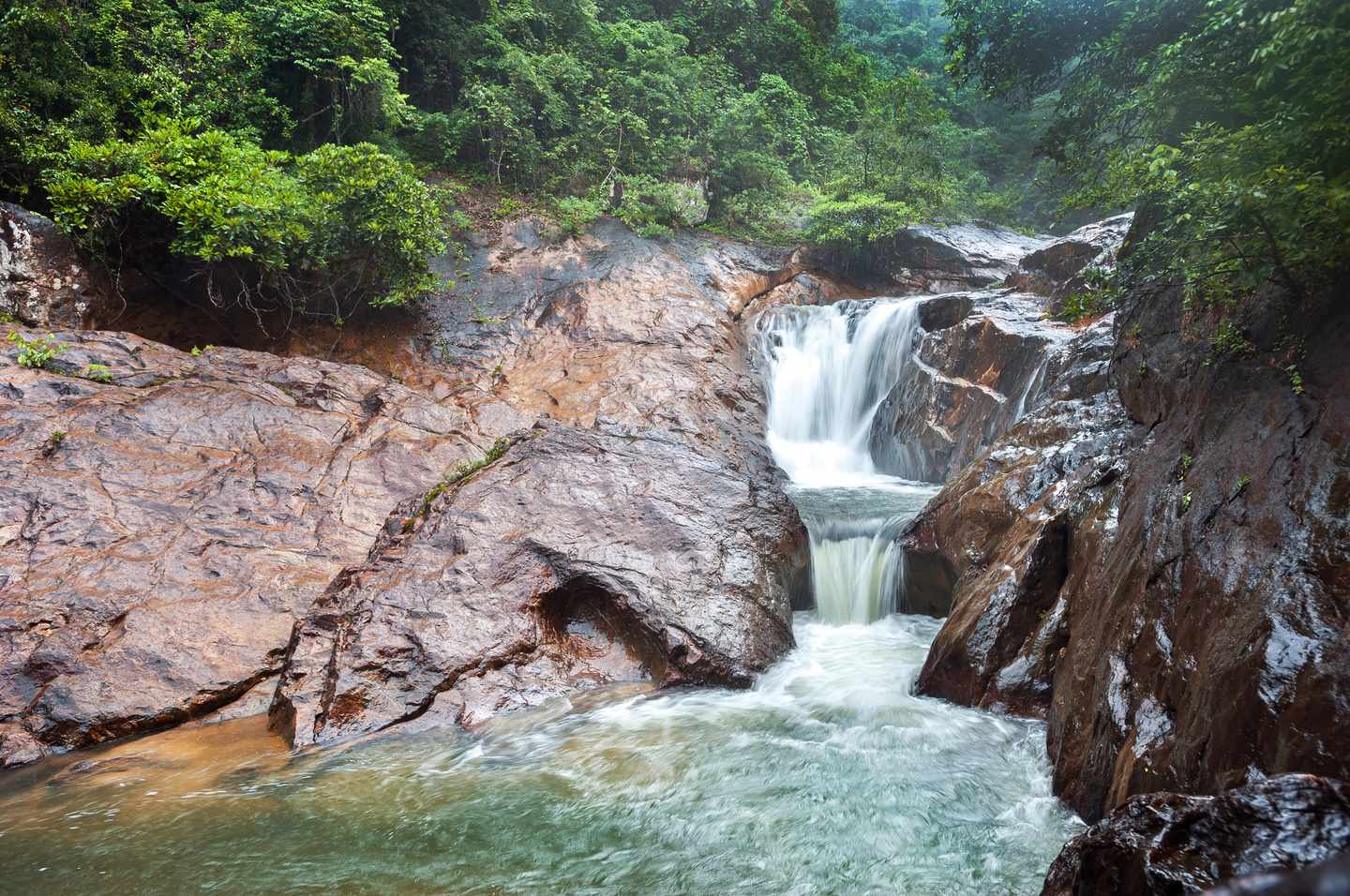 thailand-koh-chang-mayom-wasserfall-t-491344988.jpg