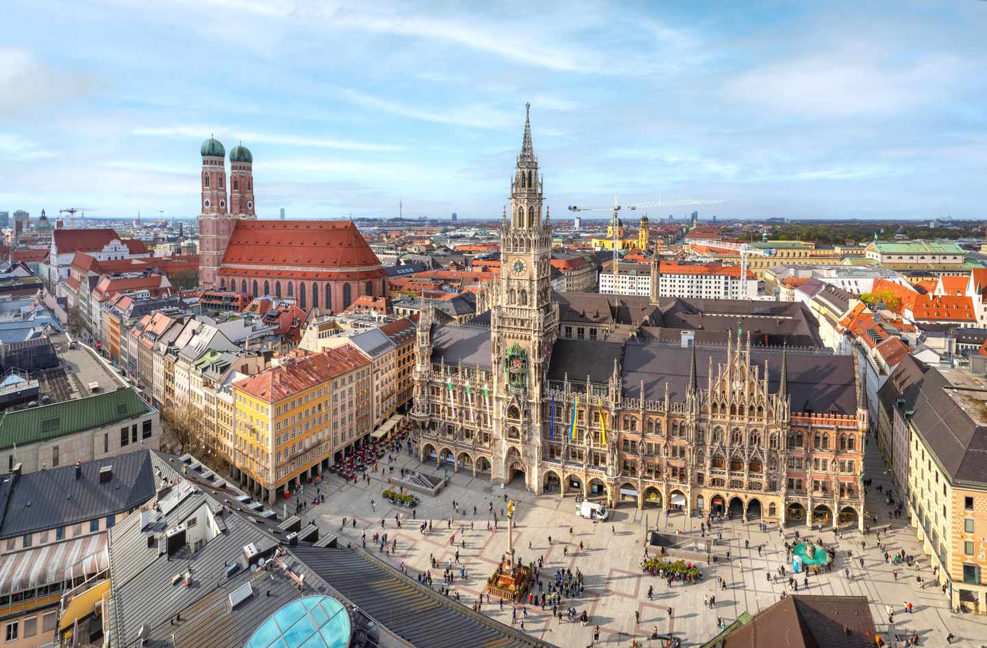 deutschland-muenchen-innenstadt-rathaus-g-1688016661.jpg