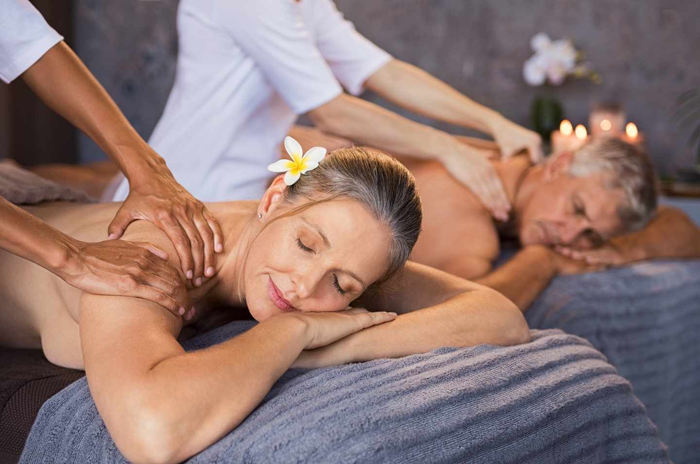 wellness-frau-mann-massage-g-994810172.jpg
